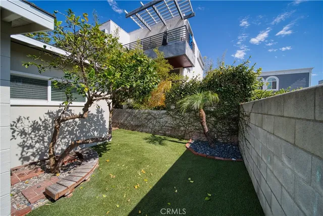 $4,950 | 926 Manhattan Beach Boulevard, Unit B, Manhattan Beach, CA 90266