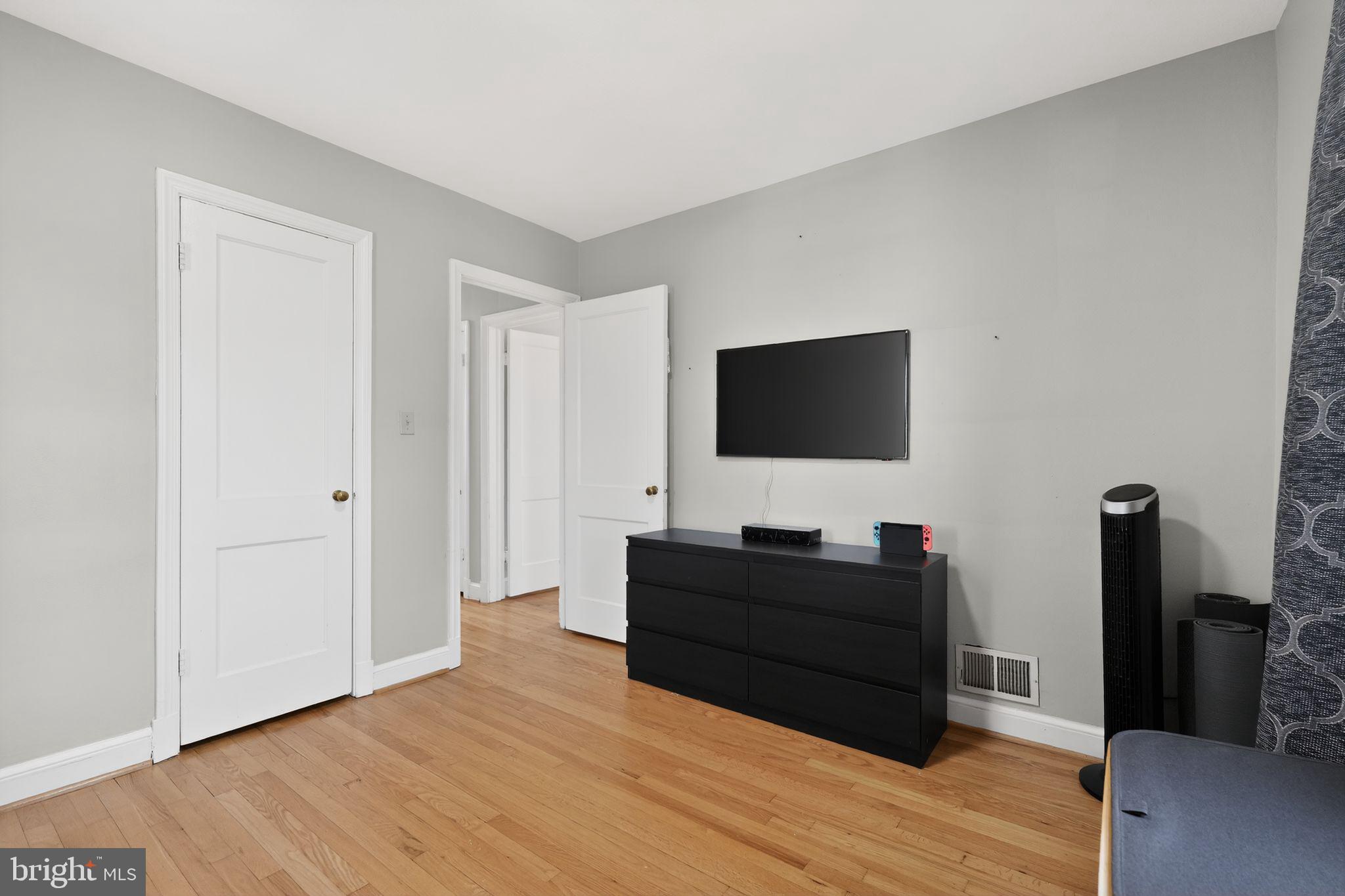 2611 Arvin Street Silver Spring, MD 20902 - Photo 21 of 30 Modern space with sleek design.