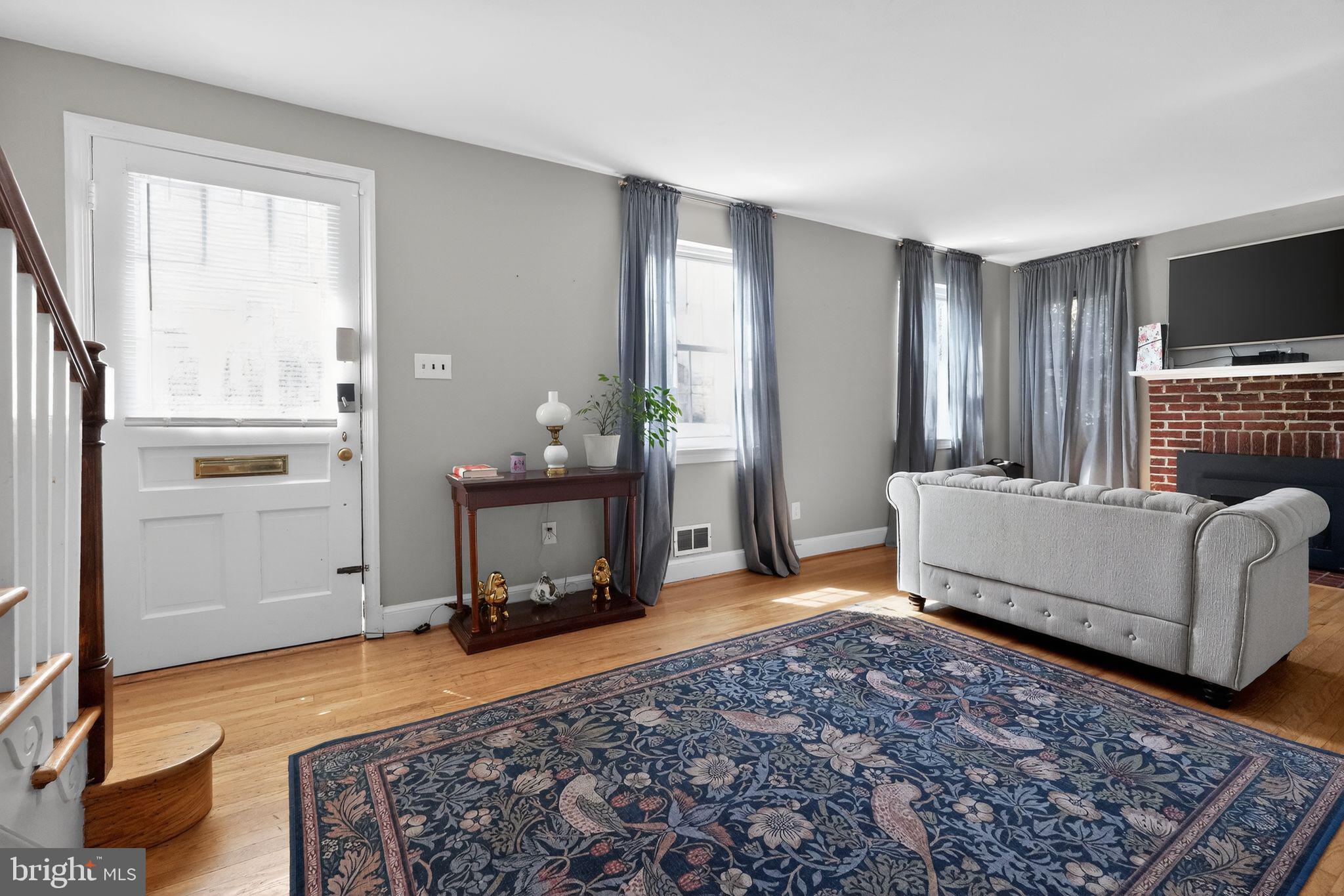 2611 Arvin Street Silver Spring, MD 20902 - Photo 6 of 30 Bright and inviting living space.