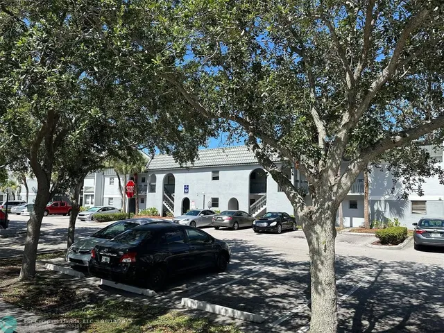 a view of a house with entertaining space