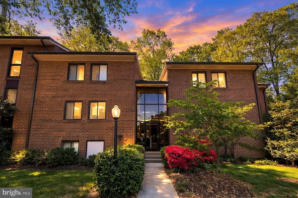 $319,900 | 1433 Northgate Square, Unit 11B, Reston, VA 20190