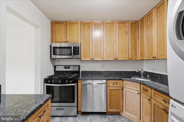 $319,900 | 1433 Northgate Square, Unit 11B, Reston, VA 20190