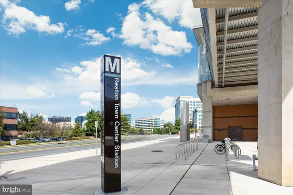 $319,900 | 1433 Northgate Square, Unit 11B, Reston, VA 20190