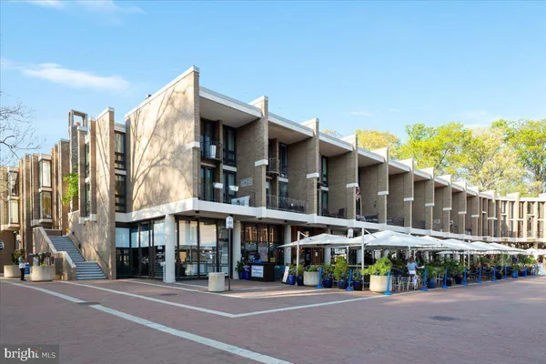 $319,900 | 1433 Northgate Square, Unit 11B, Reston, VA 20190