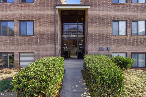 $319,900 | 1433 Northgate Square, Unit 11B, Reston, VA 20190