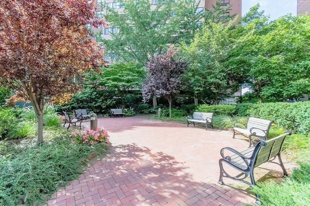 9 Hawthorne Place, Unit 12F Boston, MA 02114 - Photo 13 of 14