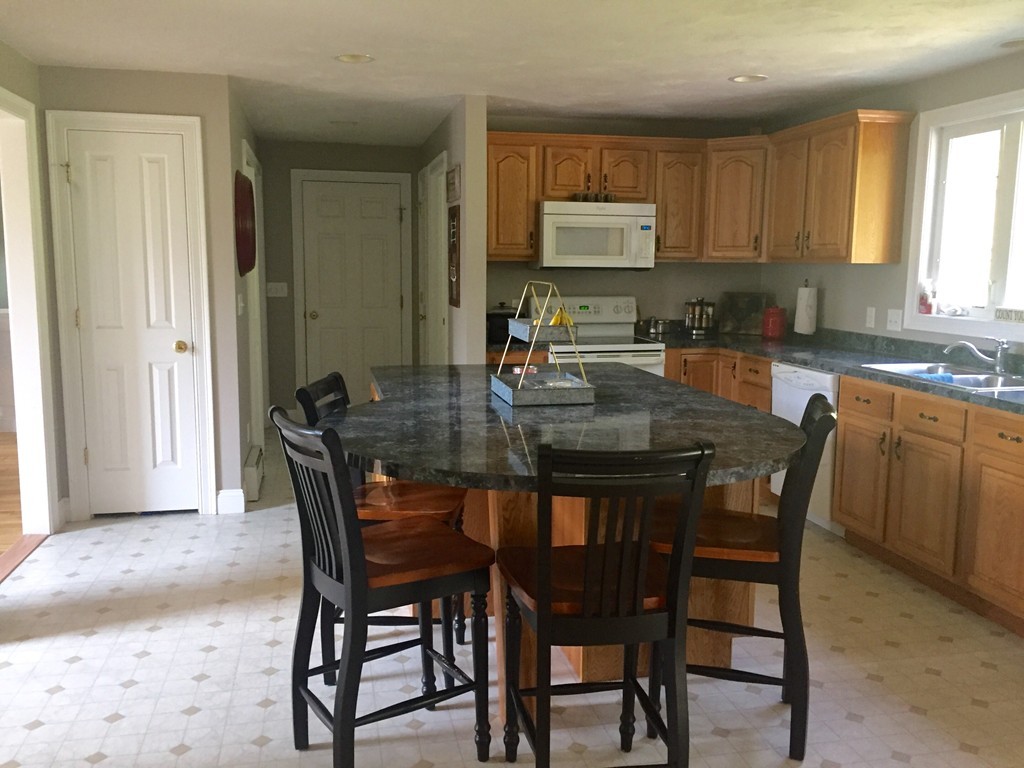 3 Eastern Lane Rutland, MA 01543 - Photo 4 of 22 a dining room with furniture and window