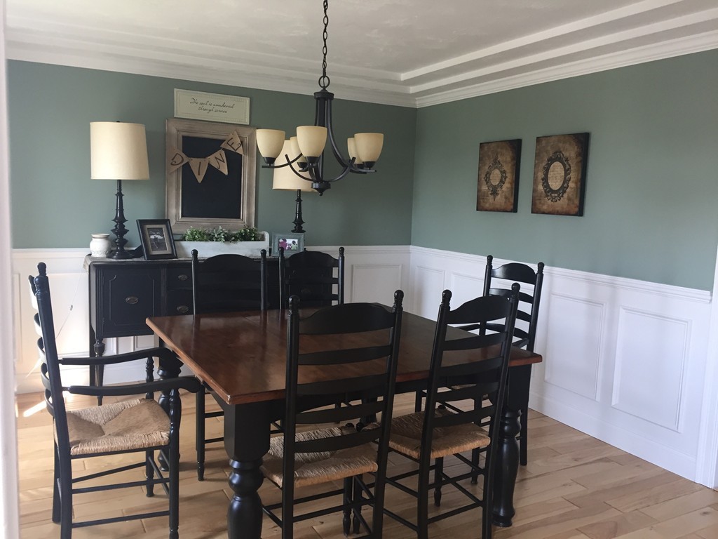 3 Eastern Lane Rutland, MA 01543 - Photo 5 of 22 a view of a dining room with furniture and chandelier
