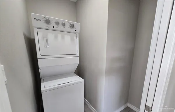 a close up view of a washer and dryer