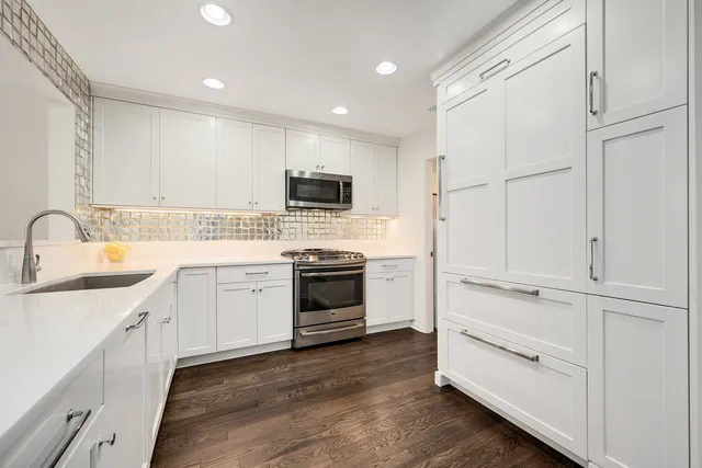 $300,000 | 8239 Mulberry Court, Unit B, Palos Hills, IL 60465