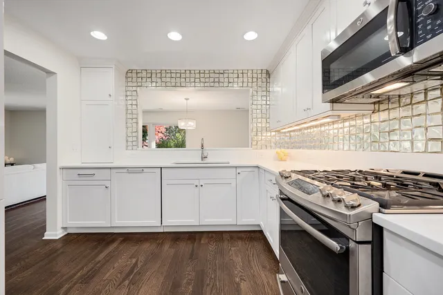 $300,000 | 8239 Mulberry Court, Unit B, Palos Hills, IL 60465