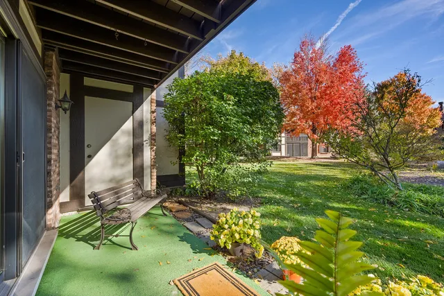 $300,000 | 8239 Mulberry Court, Unit B, Palos Hills, IL 60465