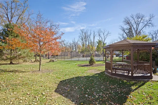 $300,000 | 8239 Mulberry Court, Unit B, Palos Hills, IL 60465