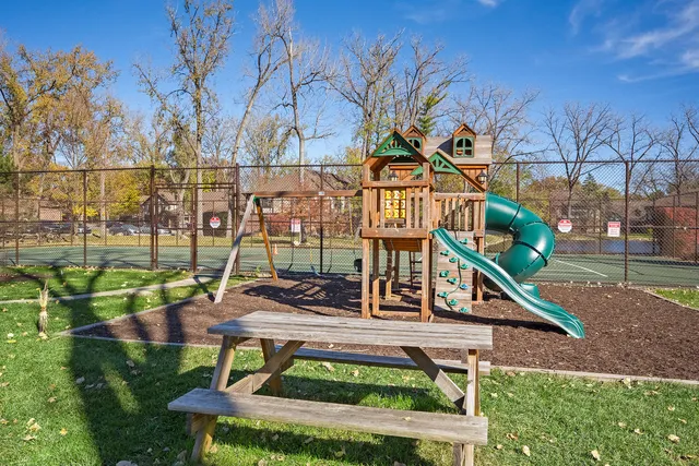 $300,000 | 8239 Mulberry Court, Unit B, Palos Hills, IL 60465