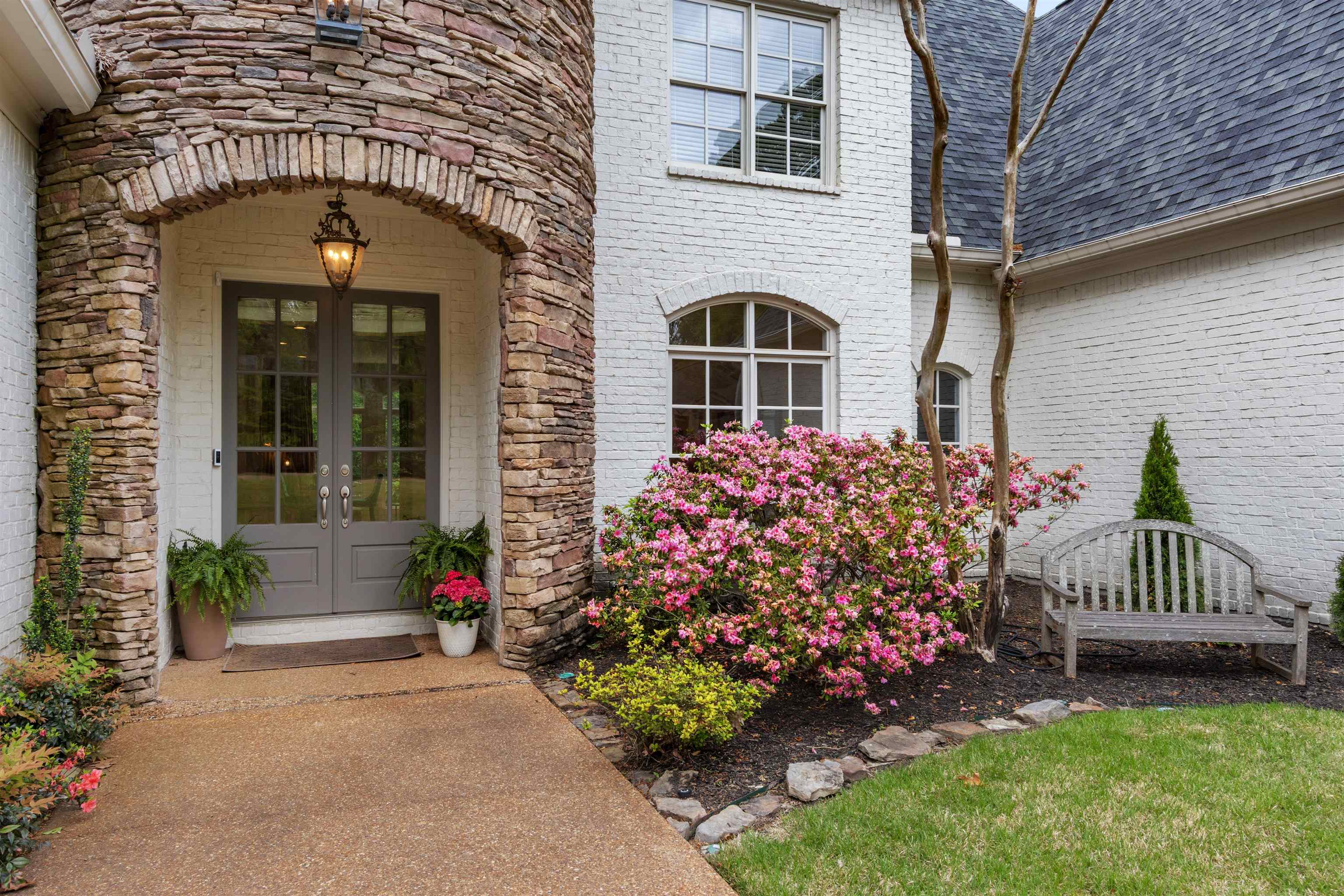 1881 Riverdale Road Germantown, TN 38138 - Photo 3 of 39