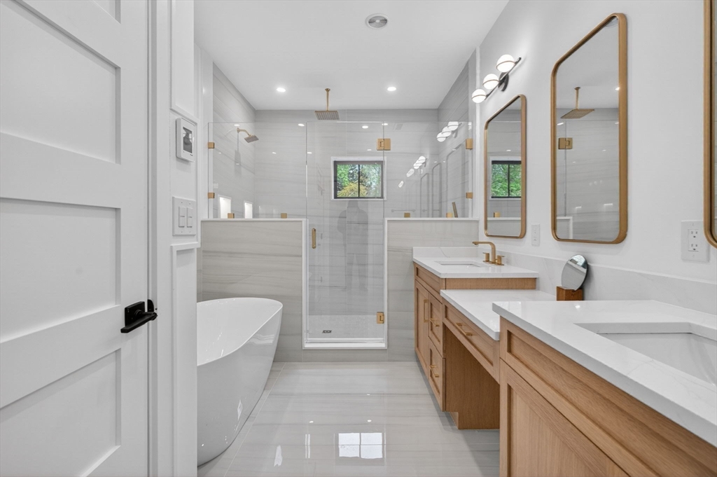 71 Cloverdale Road Newton, MA 02461 - Photo 9 of 27