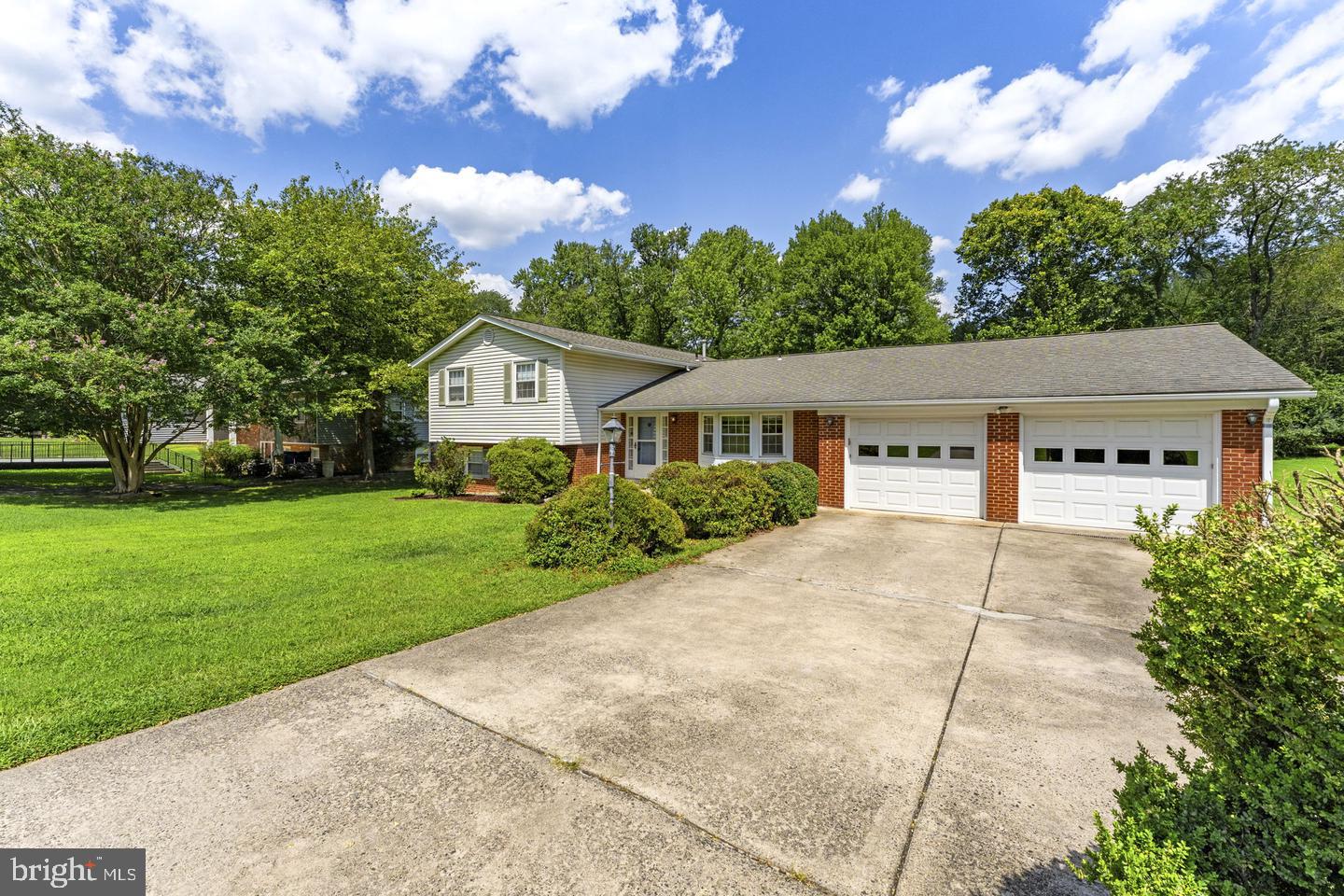 9904 Vale Road Vienna, VA 22181 - Photo 5 of 16 Gallery Image 5