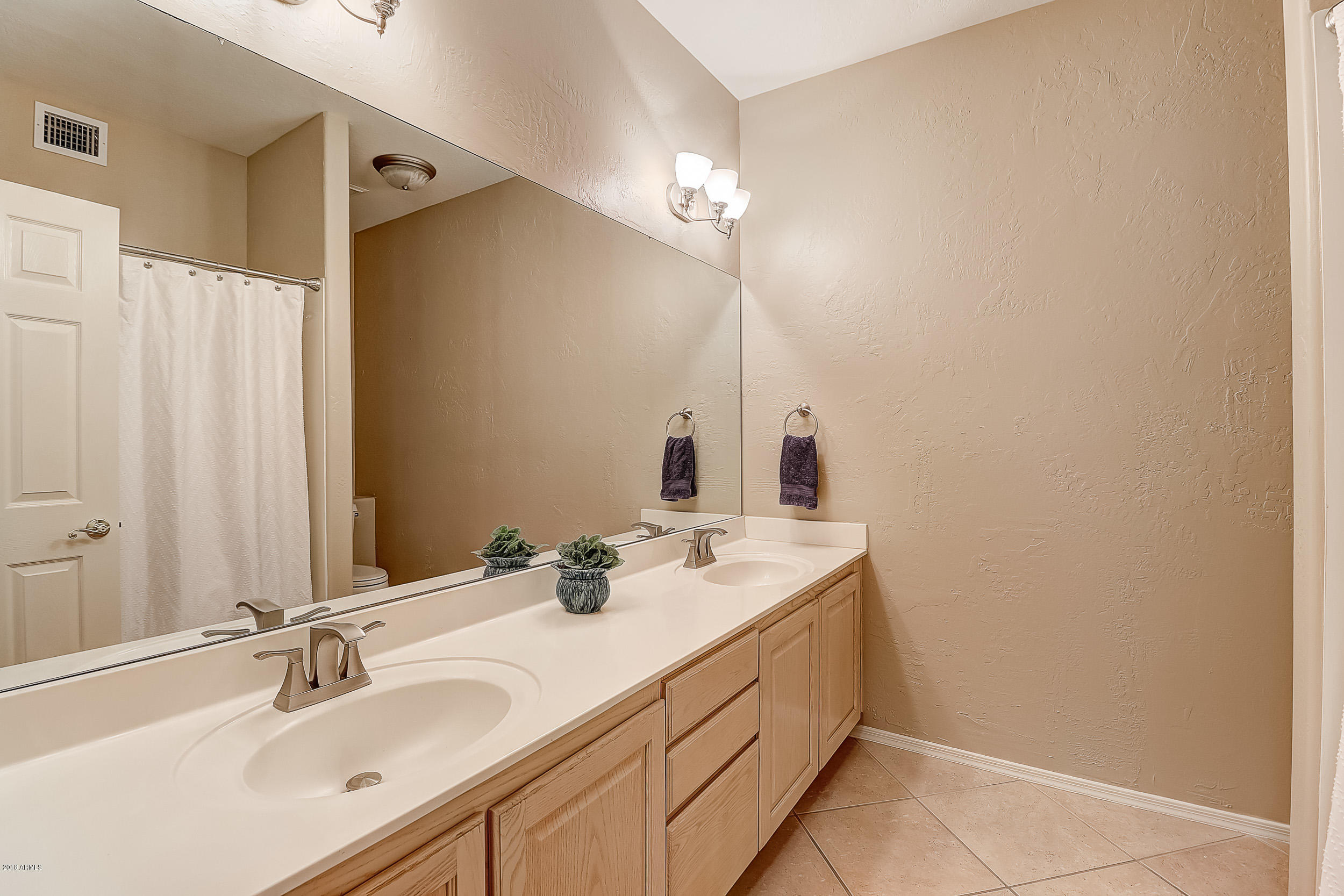 4623 East Hearn Road Phoenix, AZ 85032 - Photo 26 of 46 Guest Bathroom 2