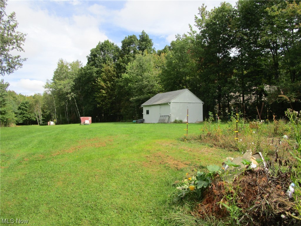 14140 Radcliffe Road Painesville, OH 44077 - Photo 34 of 34 Cute barn!