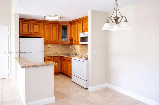 $2,050 | 15650 Southwest 80th Street, Unit F301, Miami, FL 33193