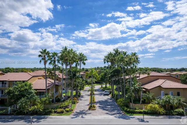 $2,050 | 15650 Southwest 80th Street, Unit F301, Miami, FL 33193