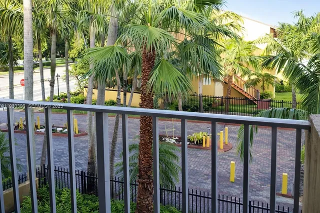 $2,050 | 15650 Southwest 80th Street, Unit F301, Miami, FL 33193