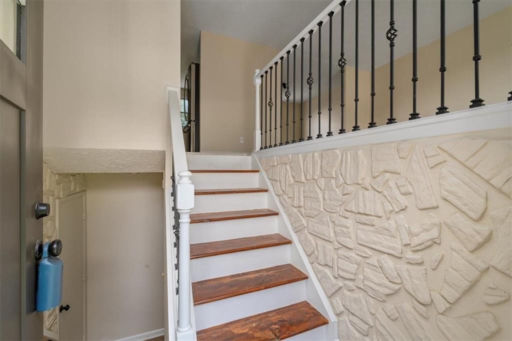 60 Greenleaf Drive Cheswick, PA 15024 - Photo 5 of 29 a view of wooden staircase with white walls