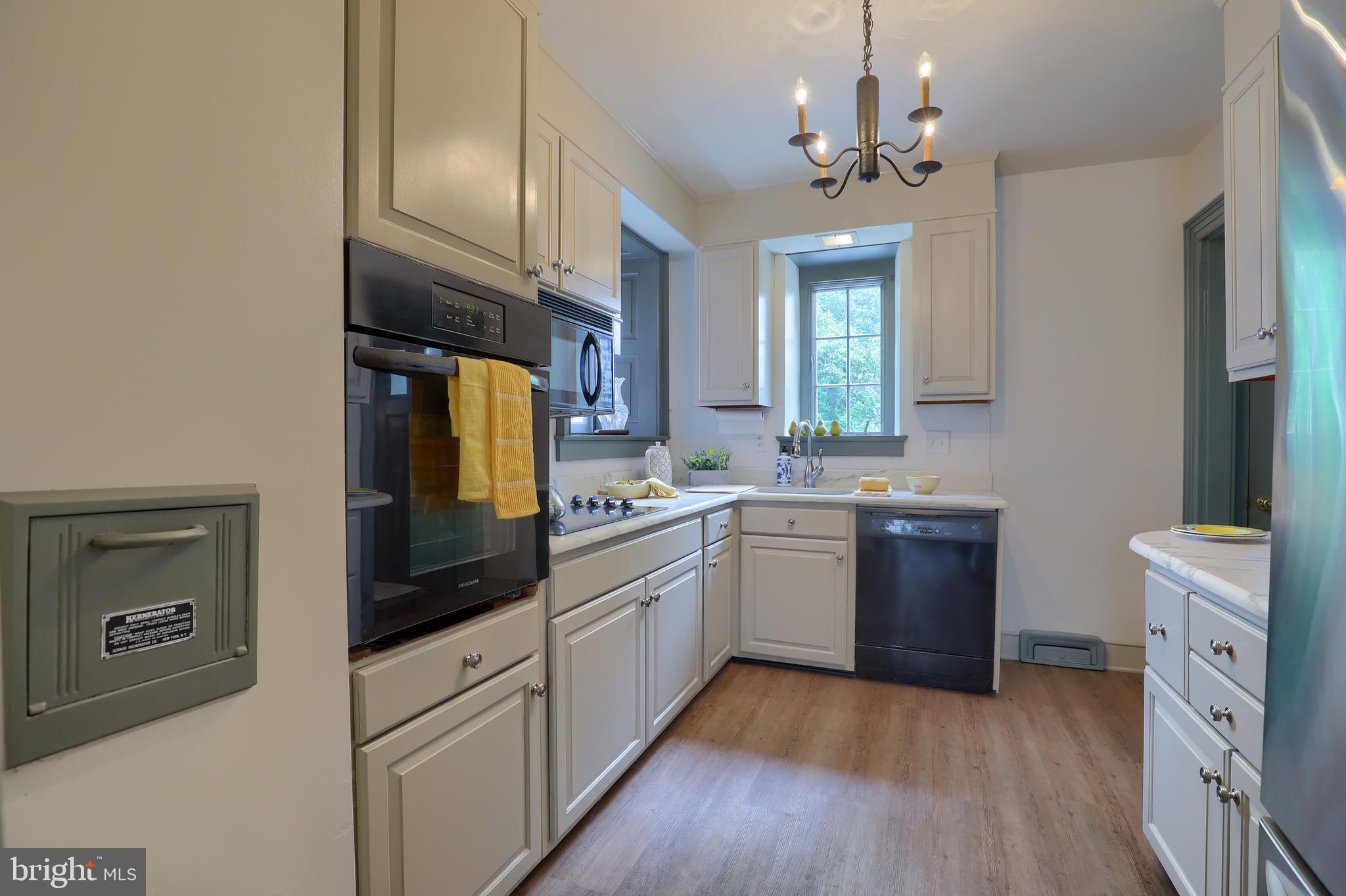 121 East Main Street Lititz, PA 17543 - Photo 17 of 46