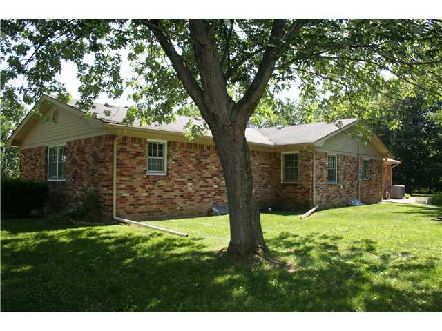 212 Rexham Lane Fishers, IN 46038 - Photo 4 of 22 Gallery Image 4