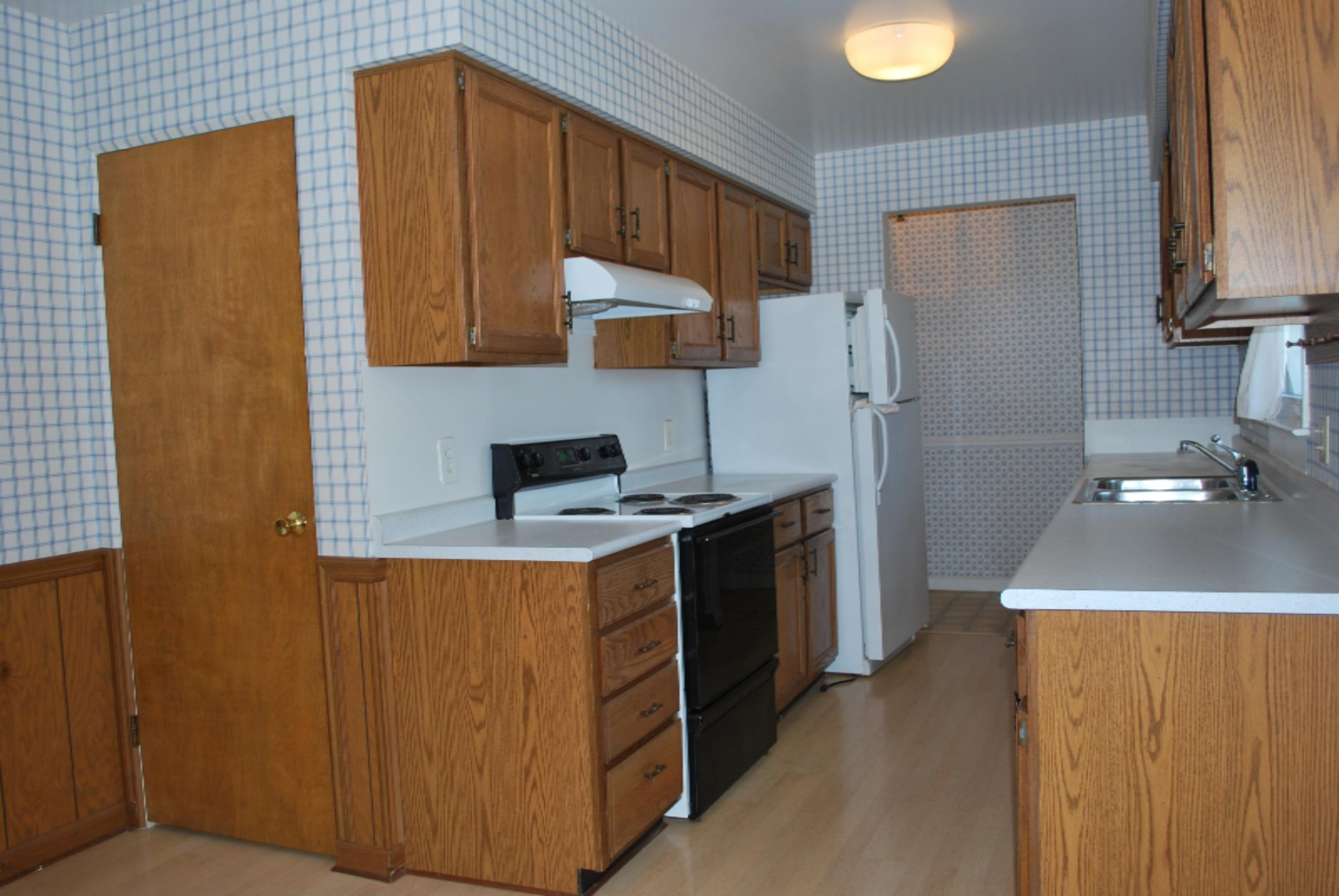 3014 Romence Road Portage, MI 49024 - Photo 3 of 18 3014 Romence Kitchen2