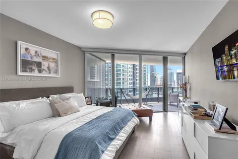 $2,790,000 | 1000 Brickell Plaza, Unit 2402, Miami, FL 33131