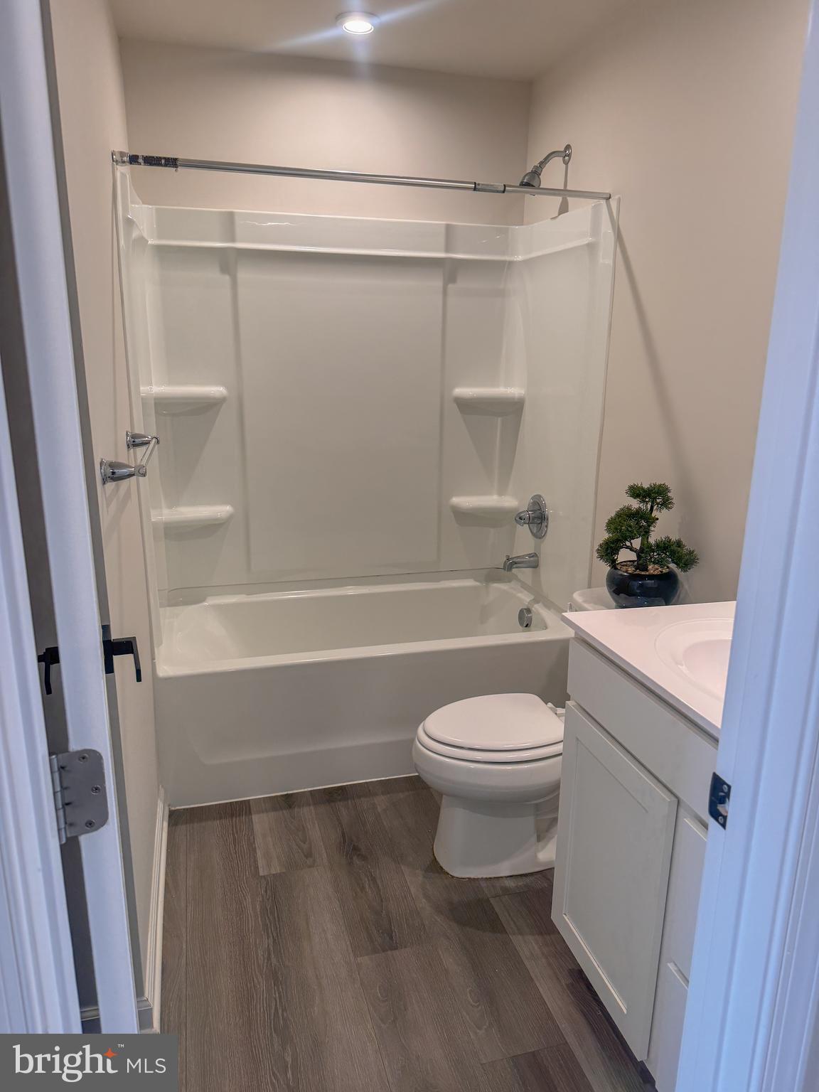 18240 Capital Court Ruther Glen, VA 22546 - Photo 25 of 29 upstairs hallway bathroom