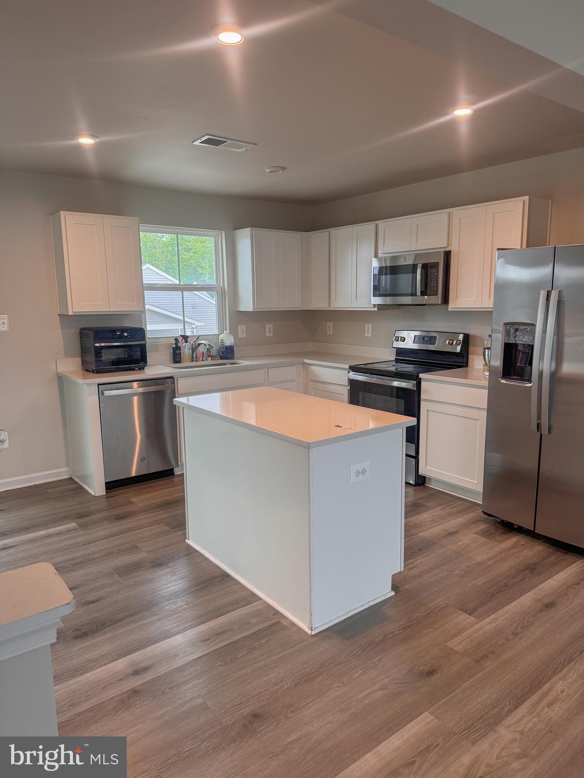 18240 Capital Court Ruther Glen, VA 22546 - Photo 9 of 29 bright kitchen