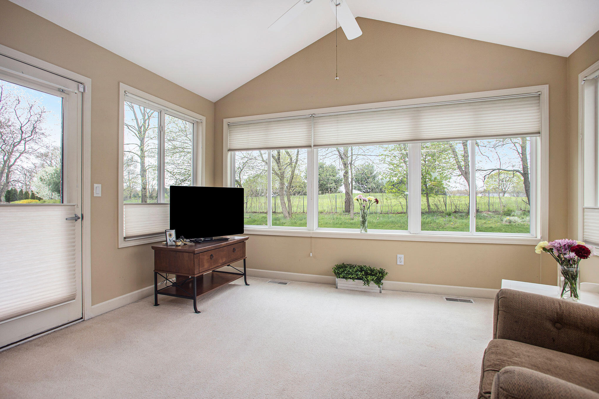 220 Round Hill Road Kalamazoo, MI 49009 - Photo 11 of 24 EOSR0028