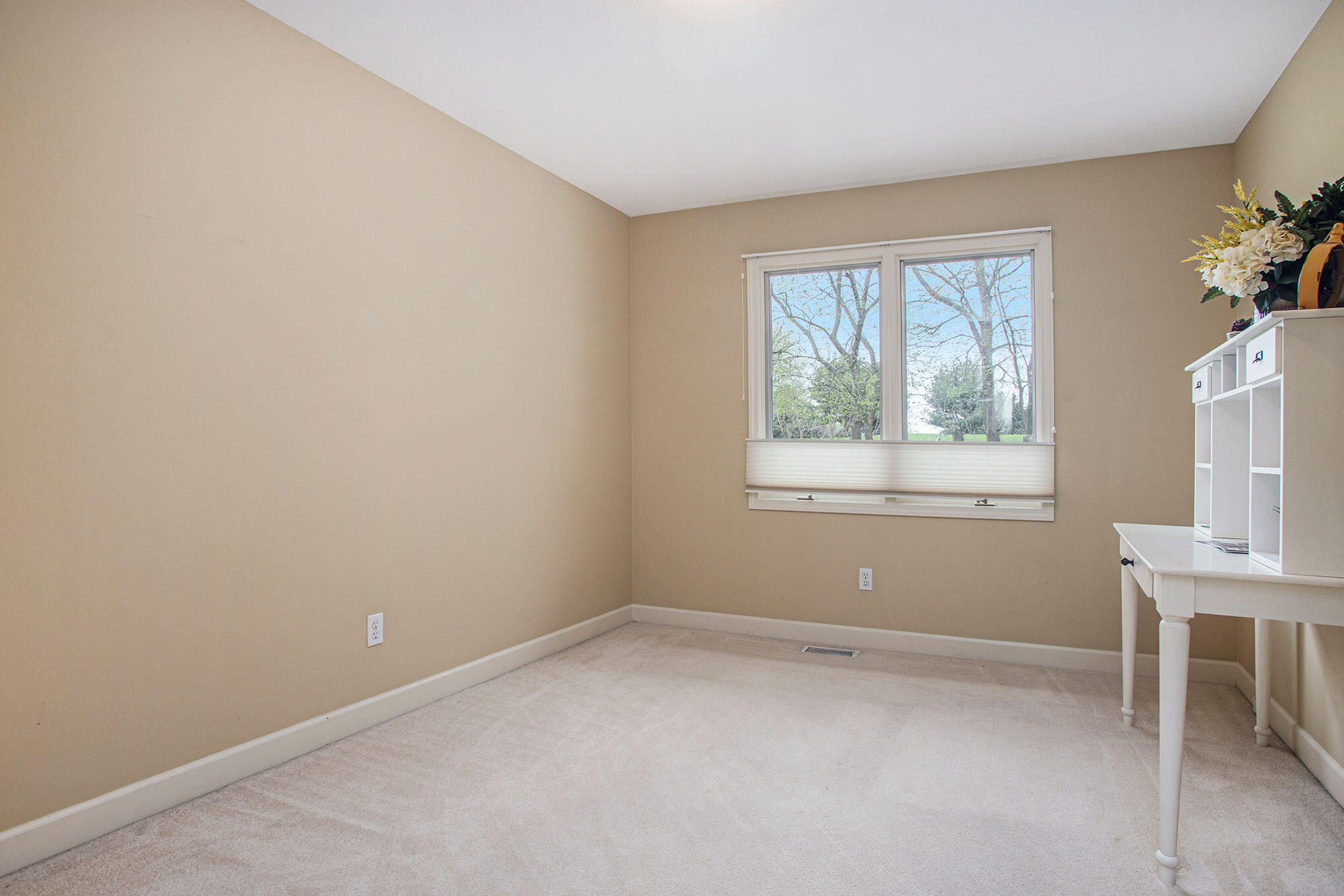 220 Round Hill Road Kalamazoo, MI 49009 - Photo 9 of 24 EOSR0025