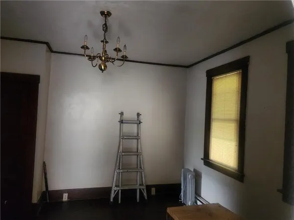 a view of entryway with a fan