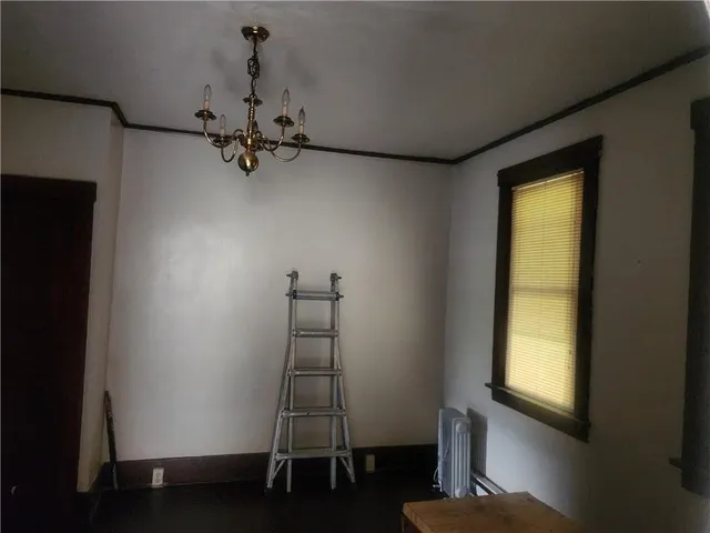 a view of entryway with a fan