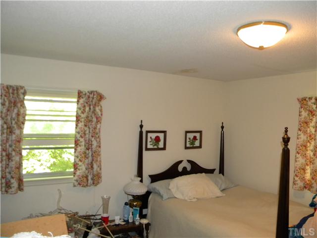 1426 Trinity Circle Raleigh, NC 27607 - Photo 5 of 12 Bedroom # 3