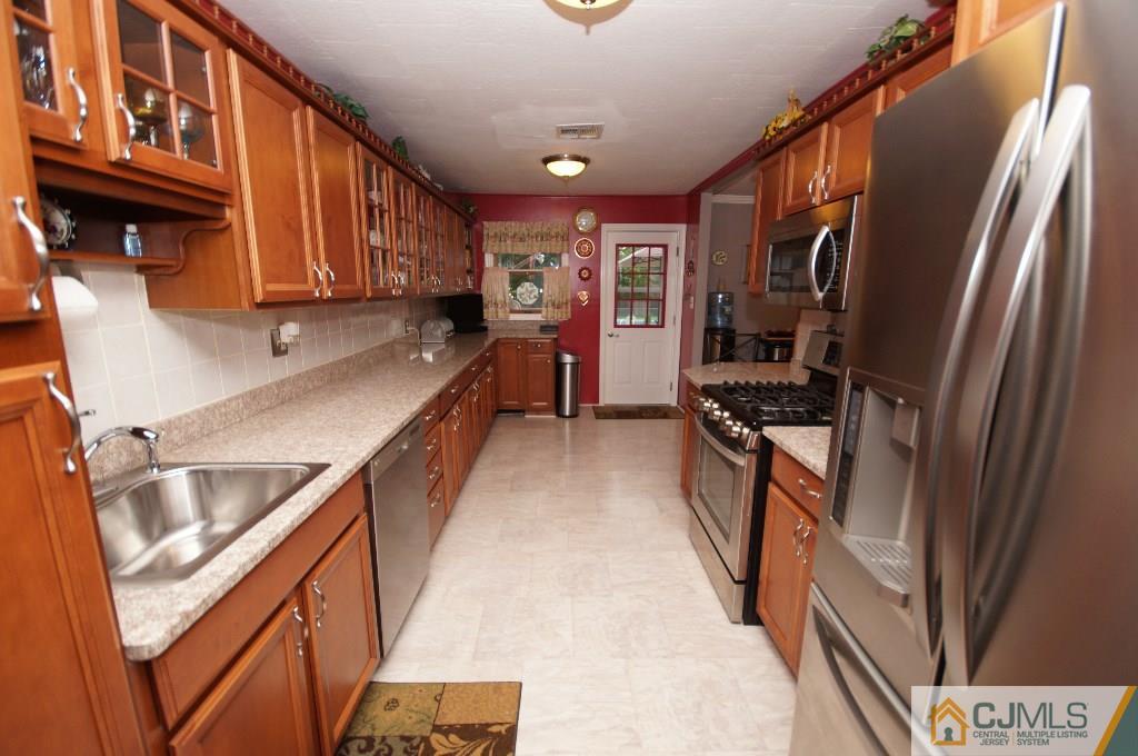30 Winant Road Kendall Park, NJ 08824 - Photo 2 of 25 Gallery Image 2