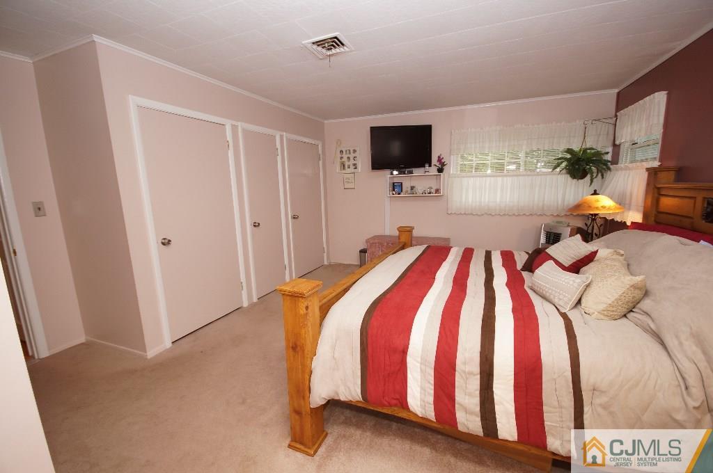 30 Winant Road Kendall Park, NJ 08824 - Photo 18 of 25 Gallery Image 18