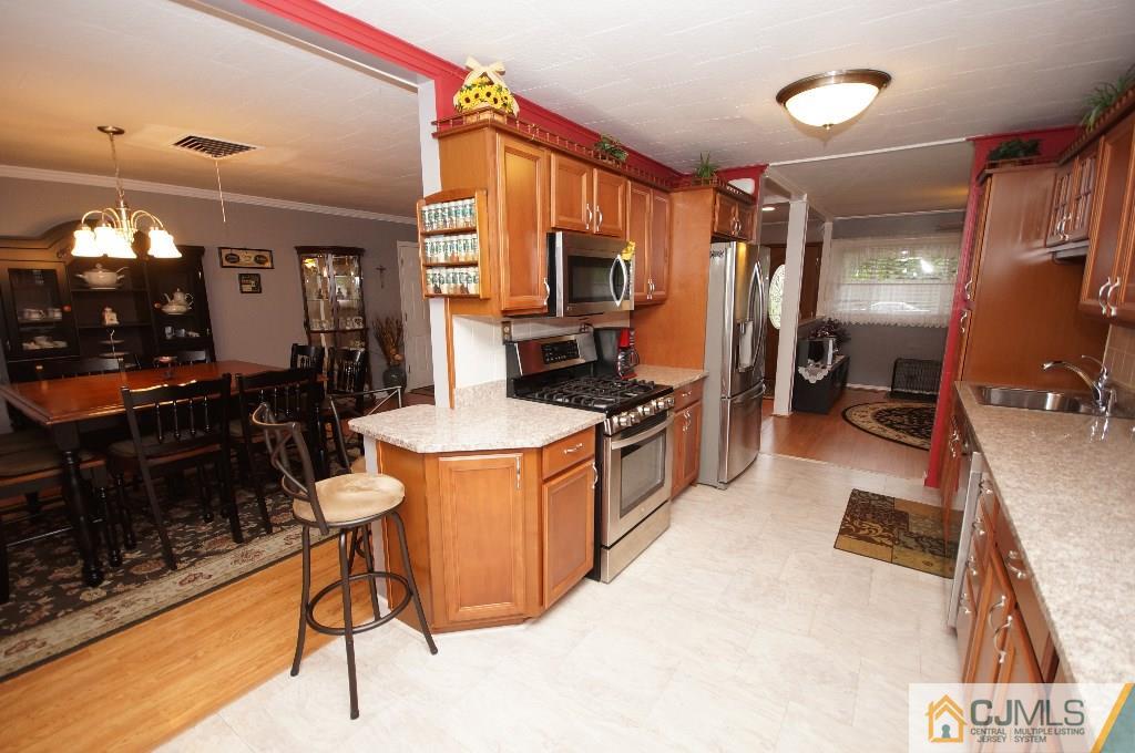 30 Winant Road Kendall Park, NJ 08824 - Photo 5 of 25 Gallery Image 5