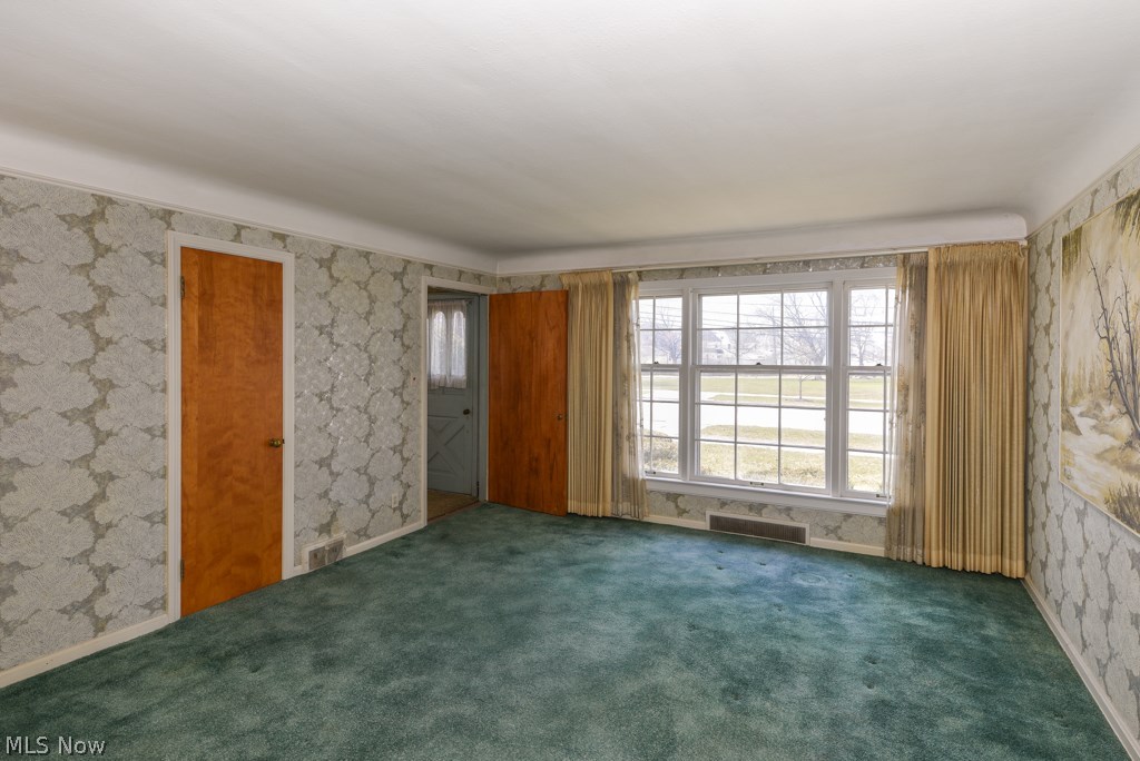 2215 South Green Road University Heights, OH 44121 - Photo 7 of 24
