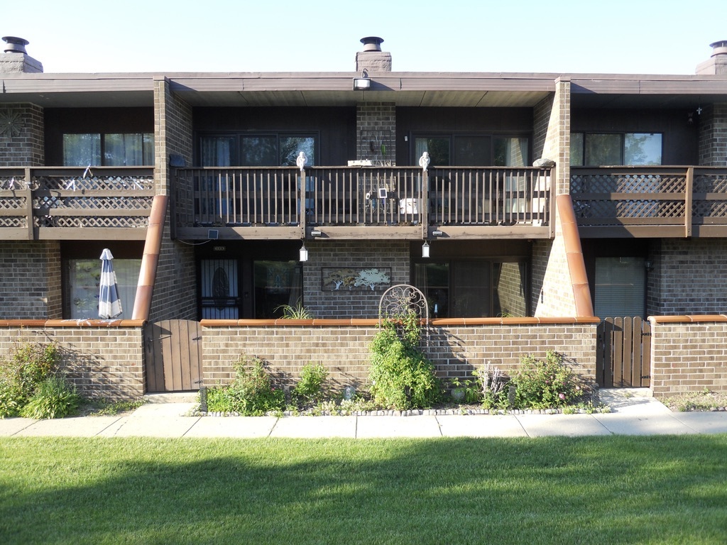 108 Kenneth Circle Elgin, IL 60120 - Photo 1 of 28 a front view of a house with a yard