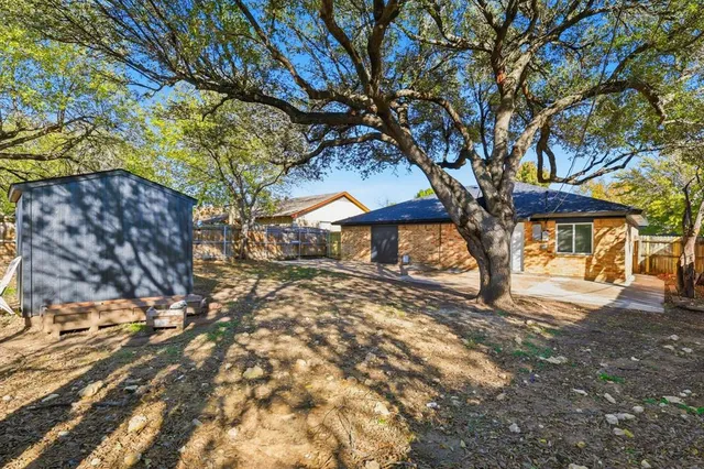 $279,999 | 6417 Kennedy Court, Watauga, TX 76148