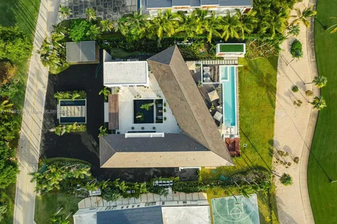 an aerial view of a house with yard swimming pool and outdoor seating