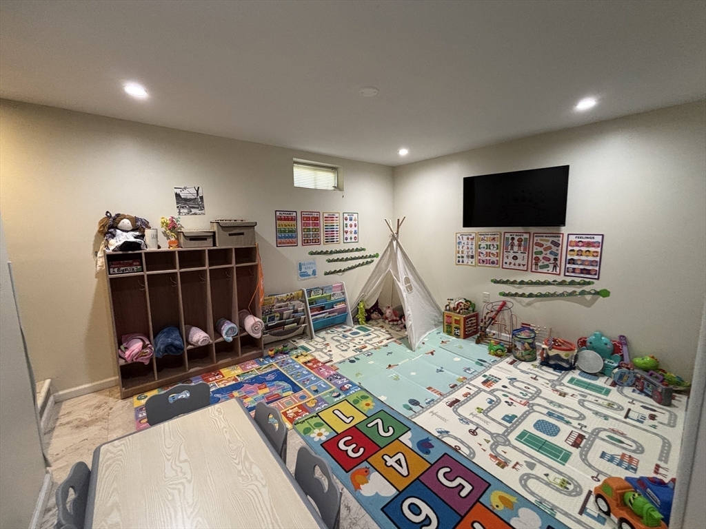 266 Christopher Drive Springfield, MA 01119 - Photo 16 of 24