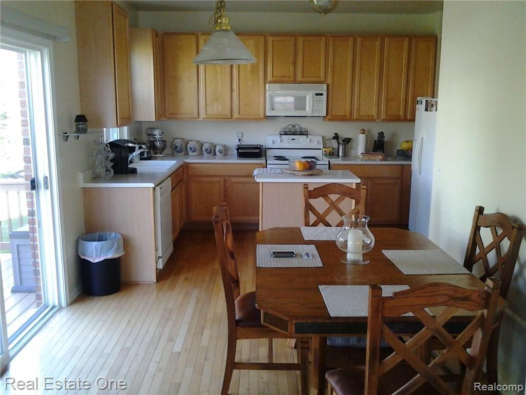 41833 Mitchell Road Novi, MI 48377 - Photo 10 of 26 Kitchen dining area