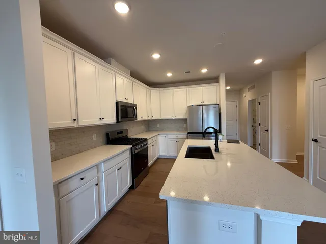 $3,200 | 1 Culvert Drive, Unit 209, Princeton Junction, NJ 08540