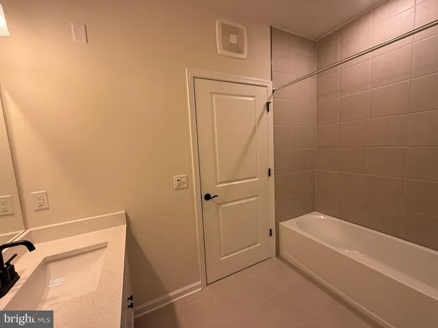 $3,200 | 1 Culvert Drive, Unit 209, Princeton Junction, NJ 08540