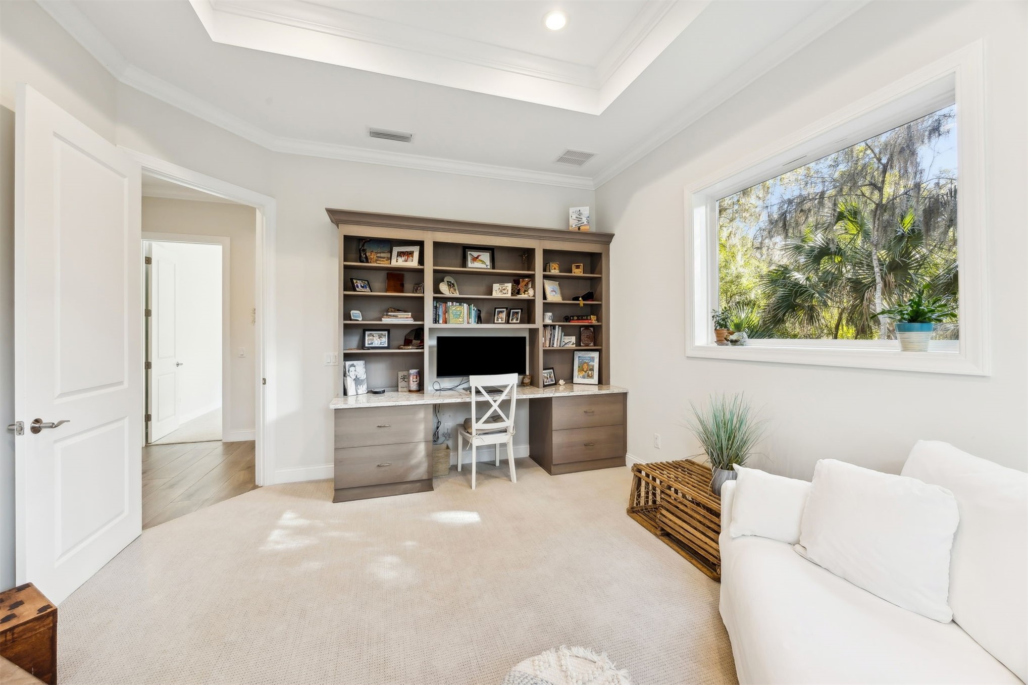 96029 Brady Point Road Fernandina Beach, FL 32034 - Photo 25 of 61 a living room with furniture and a window